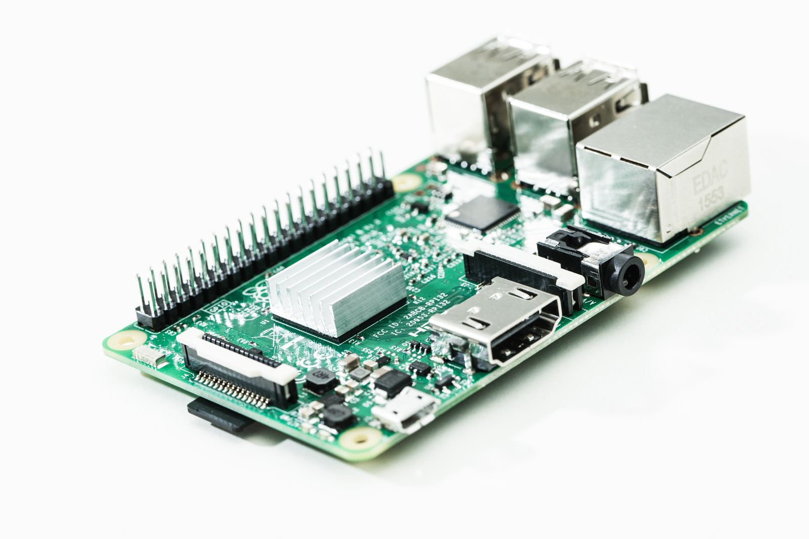 【キホンはこれだけ！】Raspberry Pi(ラズベリーパイ)とは？使用方法は？機能や作例と共に簡単に紹介！
